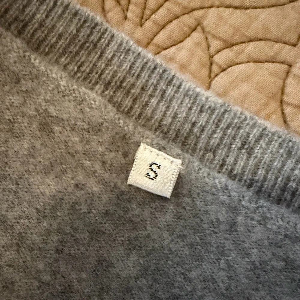 Gray Wool Crew Neck 100% Wool Fitted Pullover Sweater, Size XS